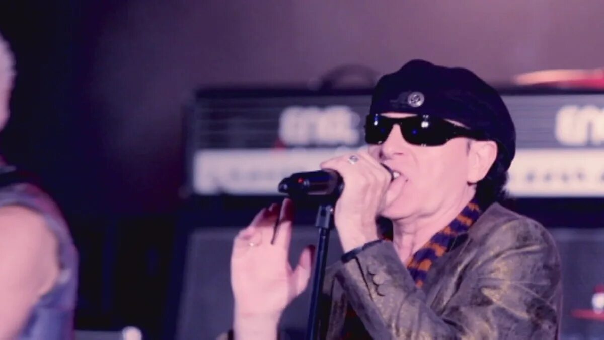 Children of the revolution t. Группа скорпионс. Скорпионс клипы. Группа Scorpions клипы. Клаус Майне still loving you.