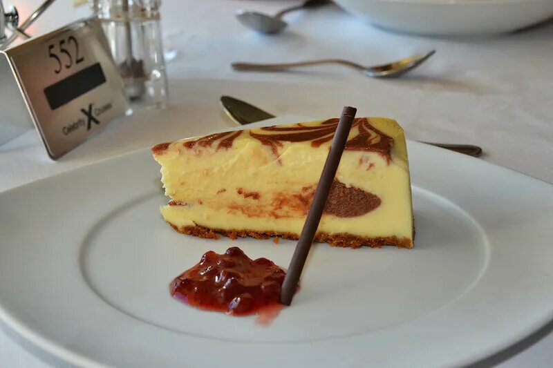 чизкейк. пирожное. чизкейк нью-йорк классический. чизкейк нью-йорк. торты и пирожные.