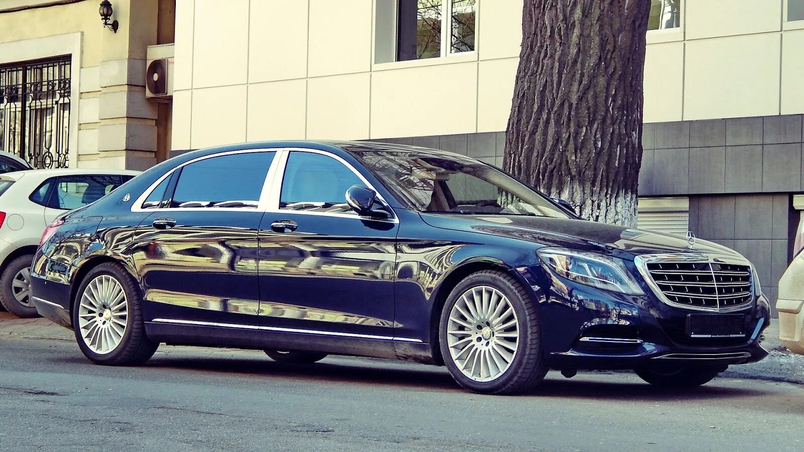 Майбах смн. Mercedes benz maybach s600. Mercedes benz w222 maybach. Майбах 62s landaulet. Maybach 62 zeppelin 2009.