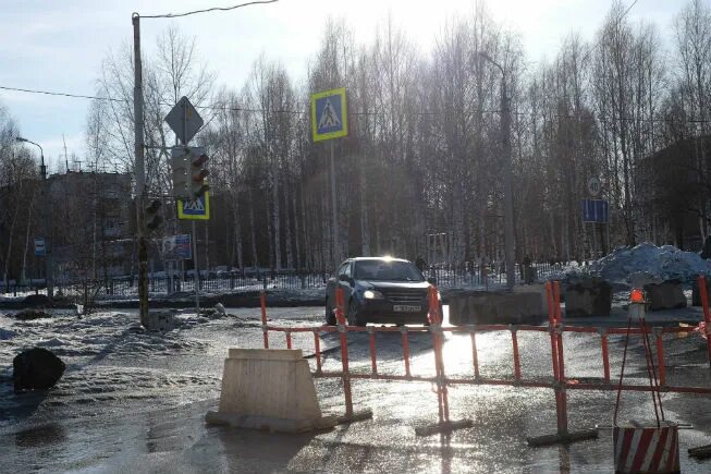 Движение ревда. Круговое движение на луганской киров. движение луганская киров. перекресток московская студенческий киров. благовещенск население 2025.