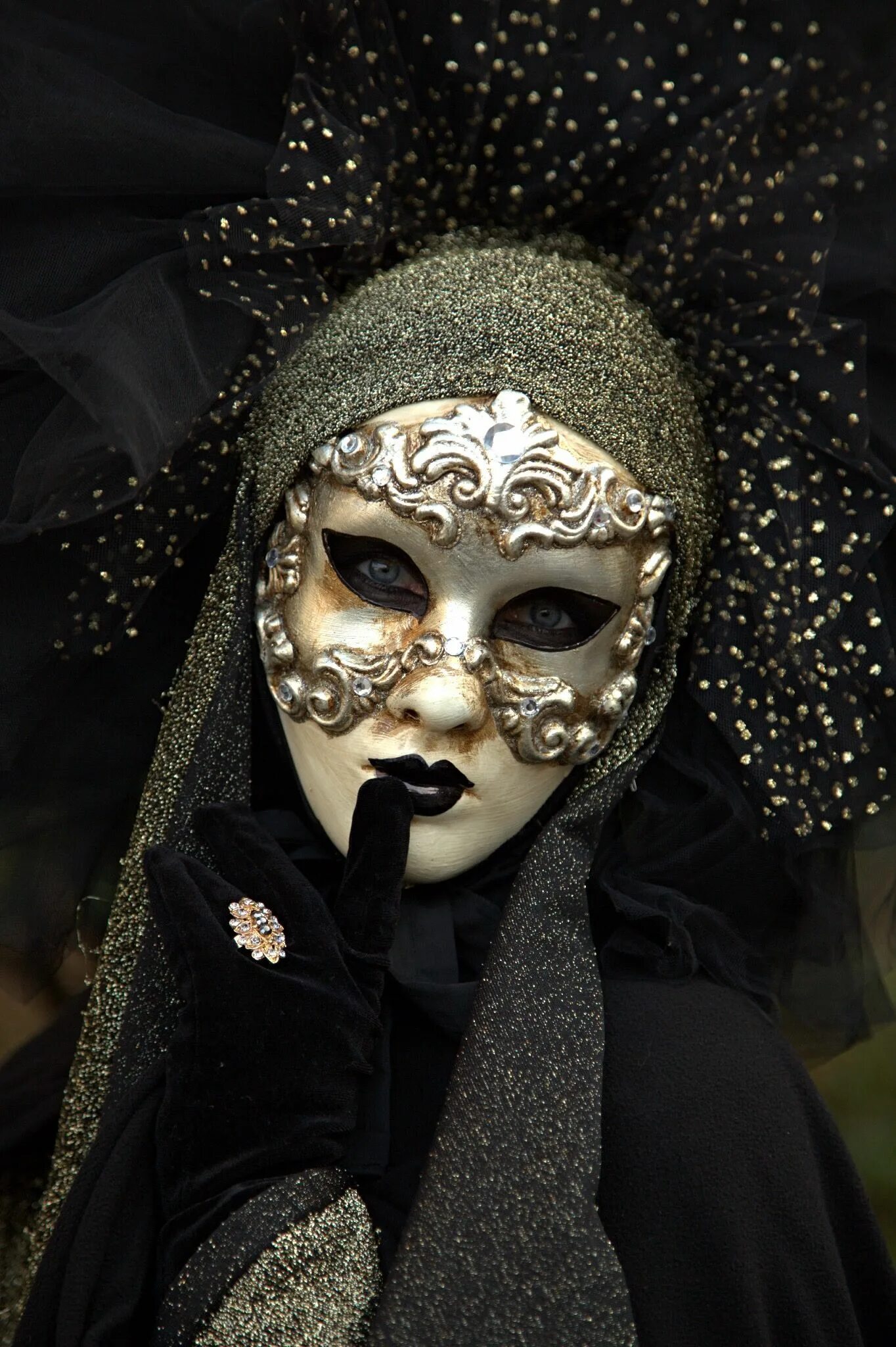 Венецианский карнавал маски. Венецианская маска Маттачино. Венецкий карнавал Готика. Венецианский карнавал маска венецианская дама.
