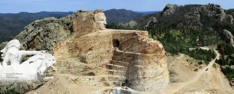 Статуи высеченные в скале