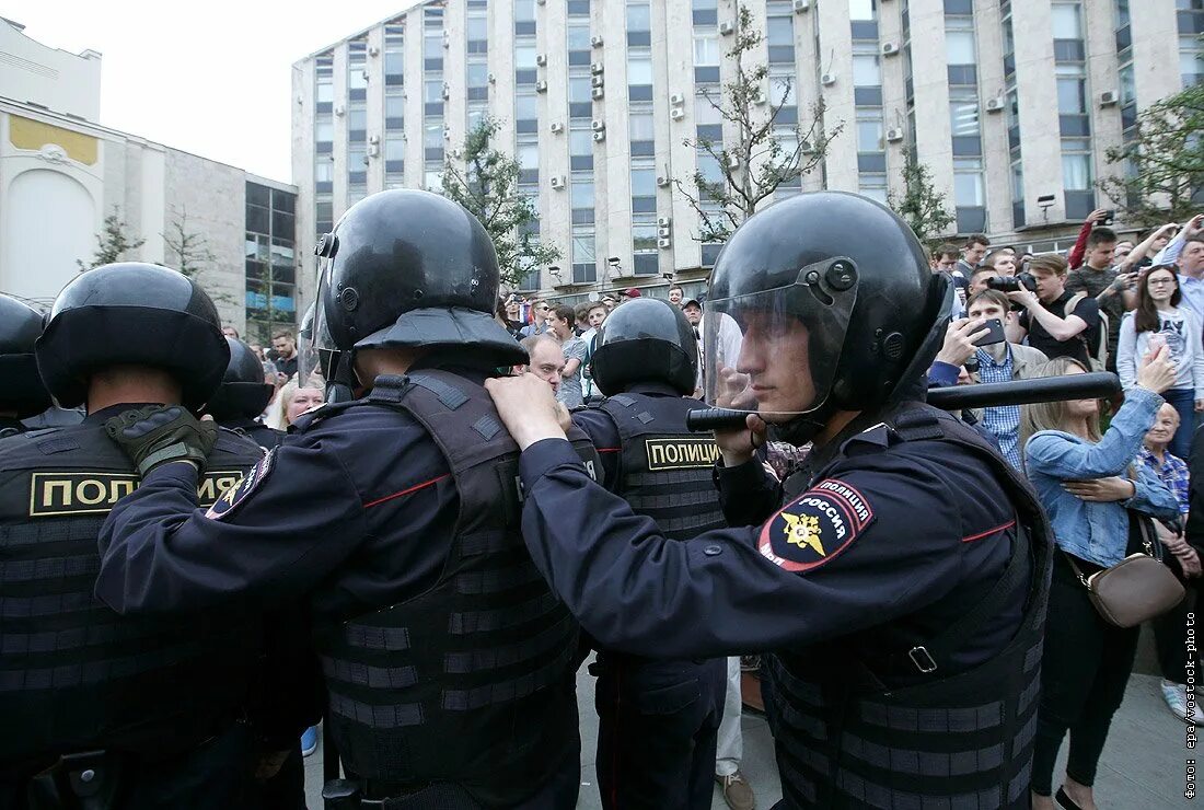 ОМОН. ОМОН (Россия). МВД на митингах. ОМОН оцепление. Омон на улицах