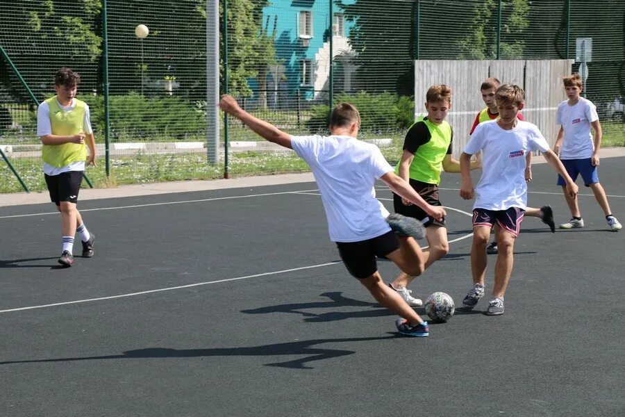 Дворовый футбол. Дворовой турнир. Открывается чемпионат по дворовому футболу. Футбол курган чемпионат. Футбол во дворе юноши.