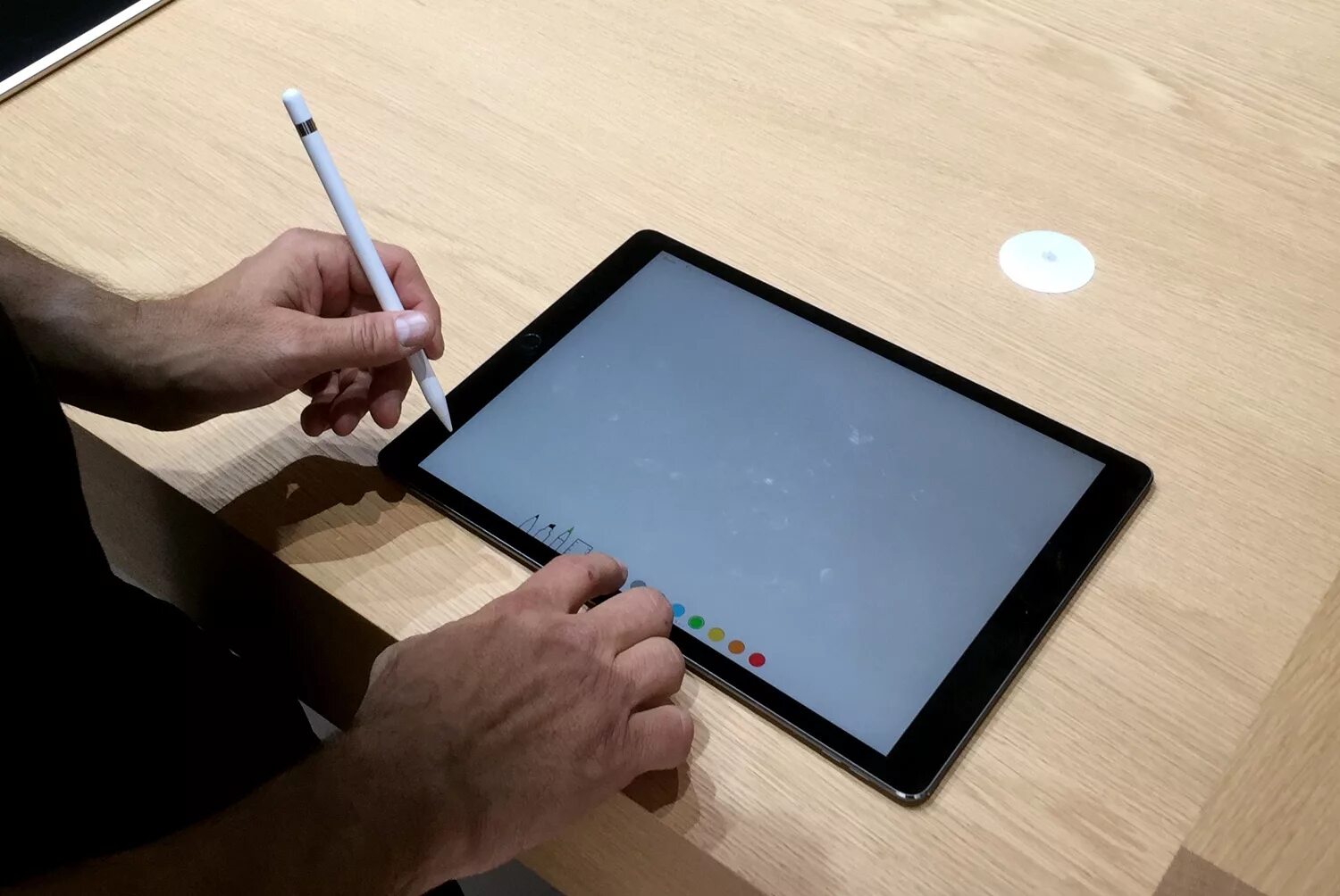 Apple Pencil для IPAD 2022. IPAD Mini Apple Pencil 2. IPAD Mini 6 Apple Pencil. Стилус на планшет Apple IPAD 2021.