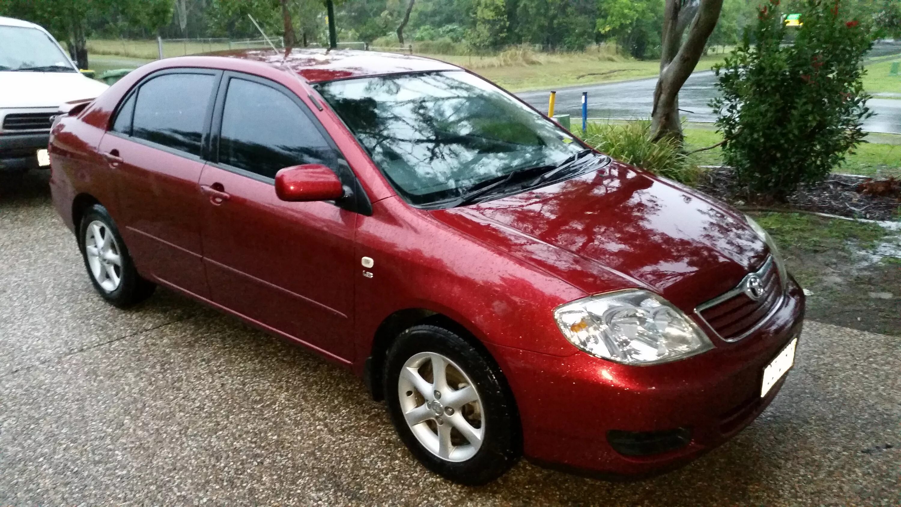 Авто с пробегом 300 тысяч рублей. Toyota Corolla 2006. Тойота Королла 2006 Вишневая. Тойота Королла е120 2006 красная. Тойота Королла 2006 красная.