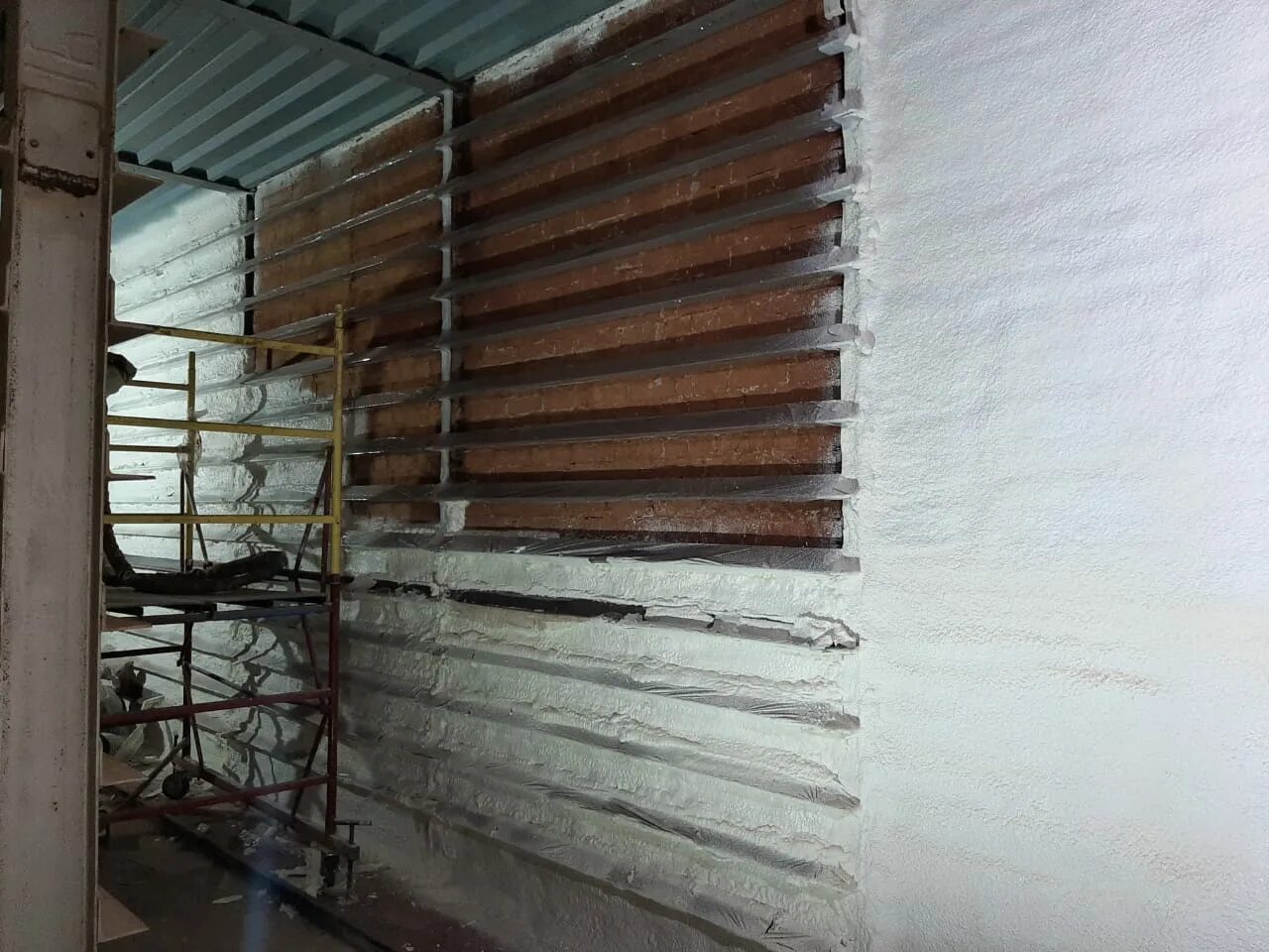 Просушка стен. Просушка стен. Сушка стен после штукатурки. Как высушить стены. Грибок от сырости на стенах.