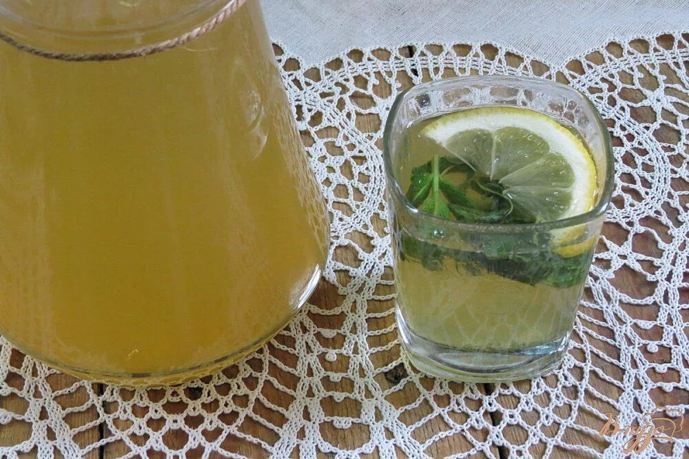 Приготовить напиток из лимонов. Лимонный щербет. Напиток зеленый чай с лимоном и мятой. Щербет лимонный напиток. Лимонный напиток зелёный.