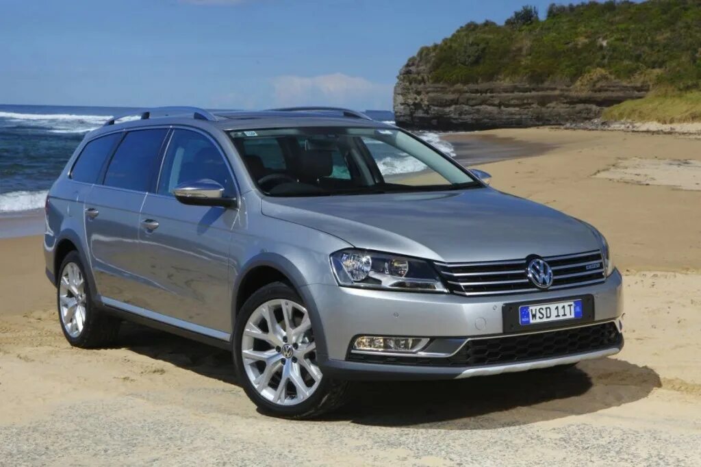 Пассат б бу. VW Passat b7 Alltrack. VW Alltrack b7. Volkswagen Passat универсал 2012. Passat Alltrack 2012.