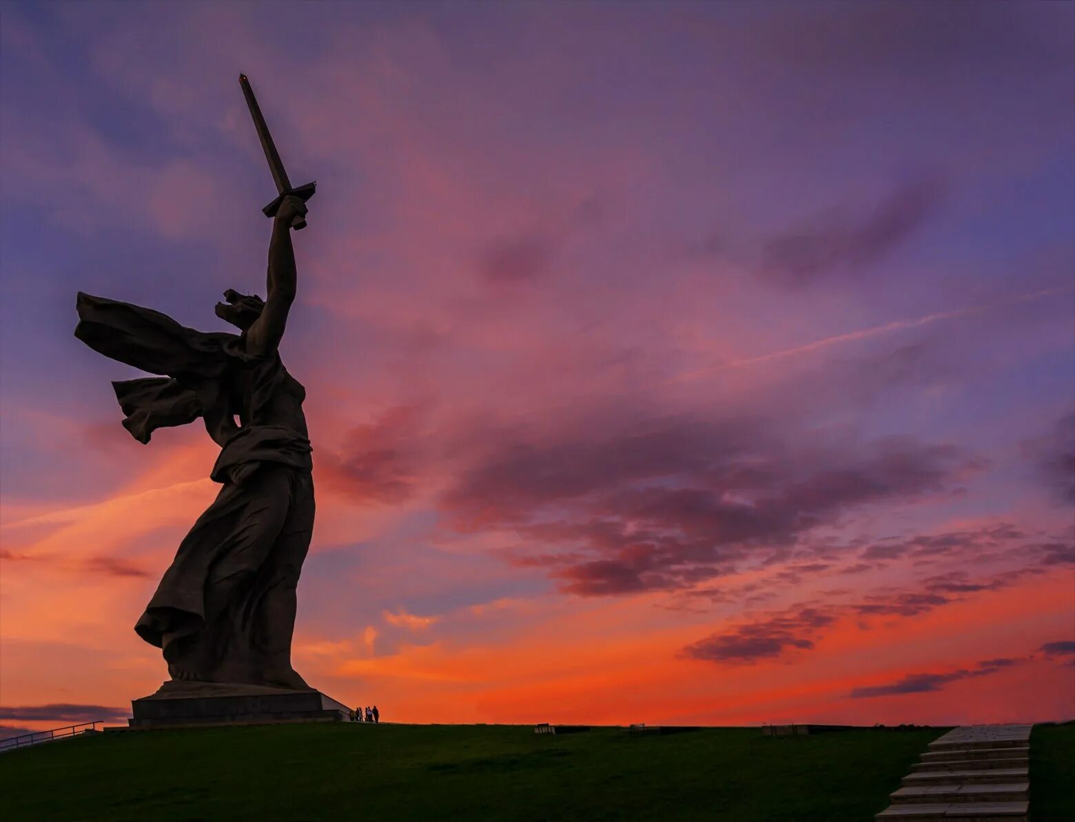 Скульптура родина мать зовет в волгограде скульптор