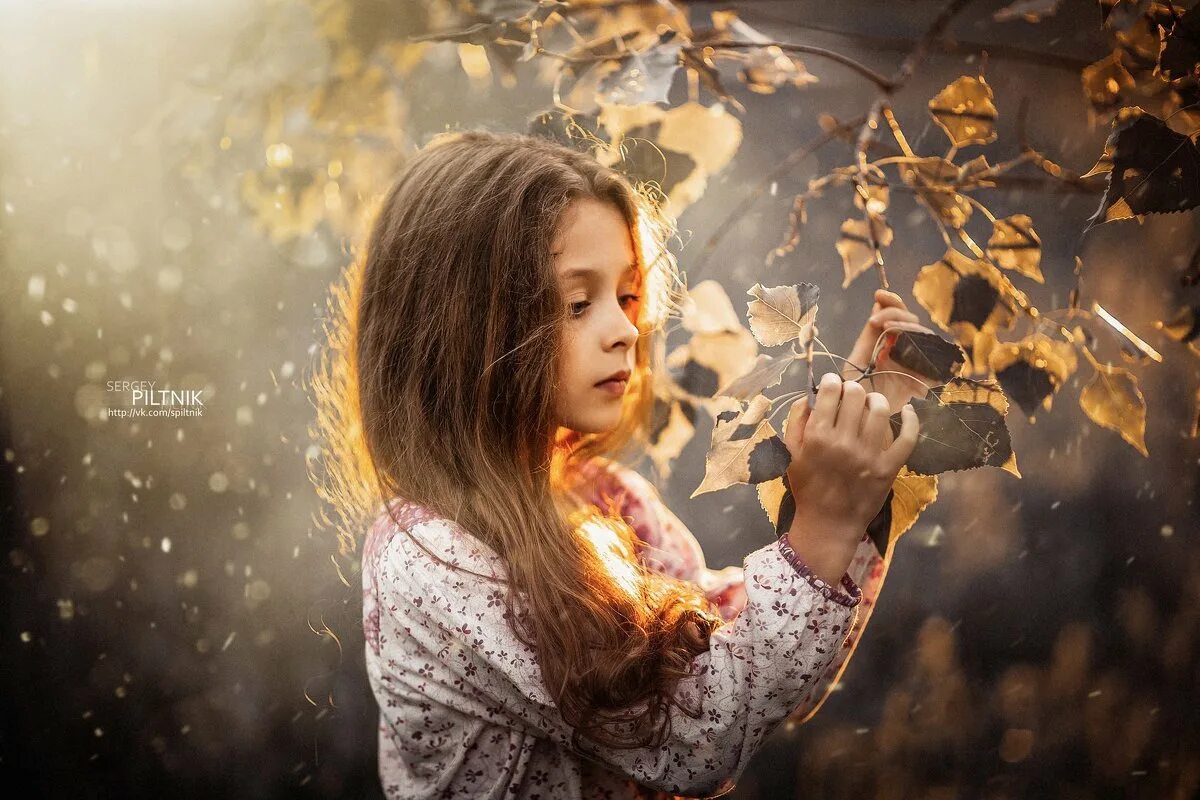 окрыленный ребенок. дети и природа. вдохновленный ребенок. творческий подъем. ребенок вдохновение.