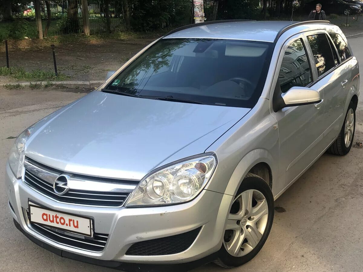 Купить опель недорого. Opel Astra h 2010 универсал. Opel Astra 2010. Opel Astra h универсал 2010 года. Opel Astra 10.