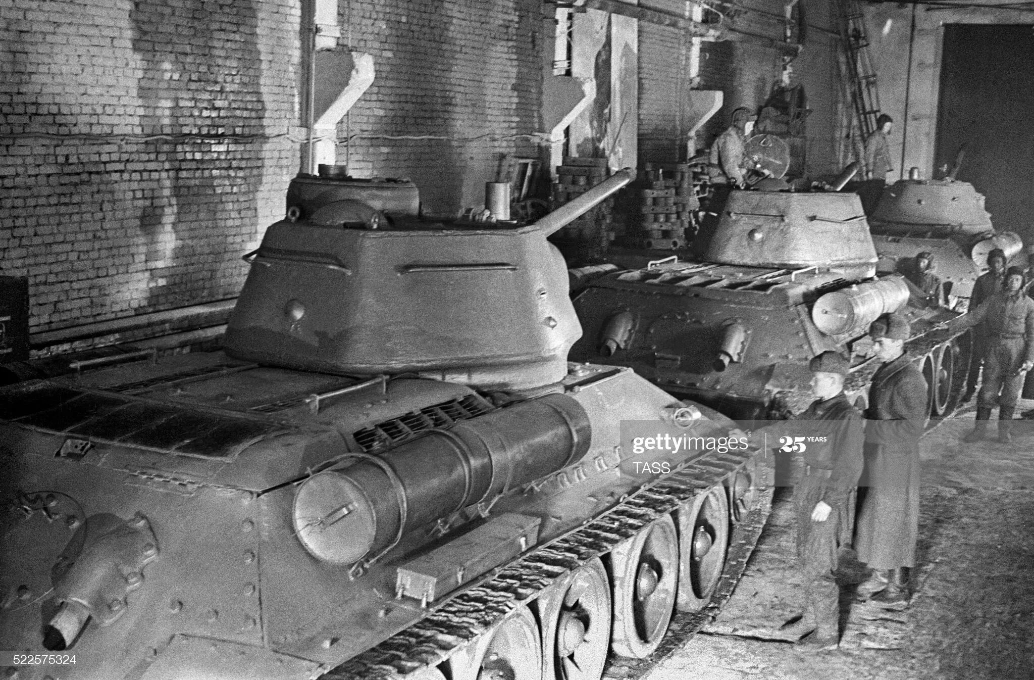 Т-34 красное Сормово 1941. Танк т34 1941 года. Танк т 34 1943 года. Т 34 76 1943 года. Советский танк 1943 года