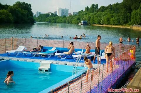 Купаться в бассейне в москве