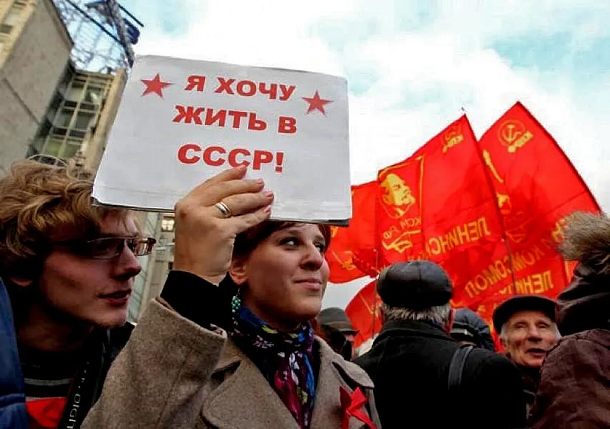 Самые нужные люди всегда далеко. Люди не живущие в одном городе. Сколько людей живет в крупных городах. Я не хочу жить картинки. Жизнь города.
