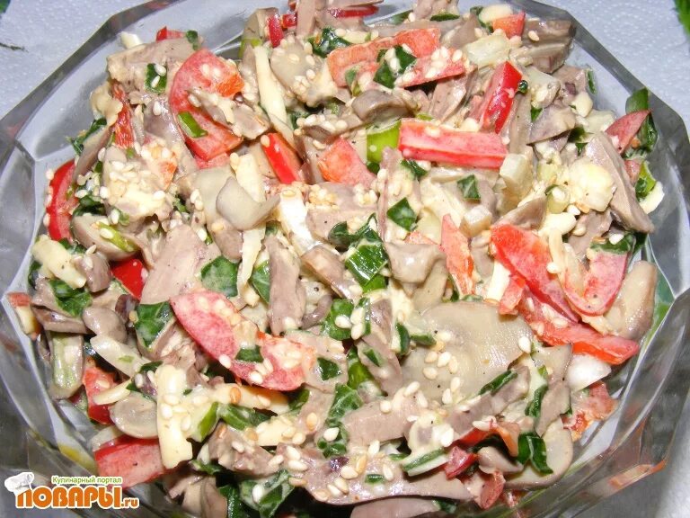 салат с сердцем и огурцом. салат сердце. закуски из сердца свиного. салат из говяжьего сердца с солеными огурцами. салат с сердцем и грибами.