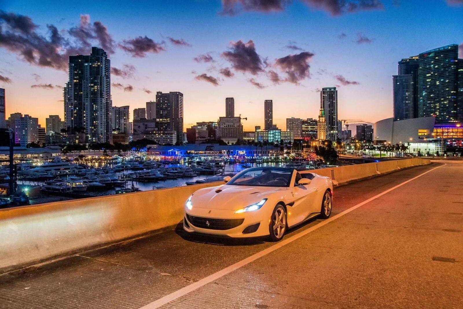 Майами ferrari. Miami car rental. Miami luxurious cars. Майами парковка. Майами аренда авто.