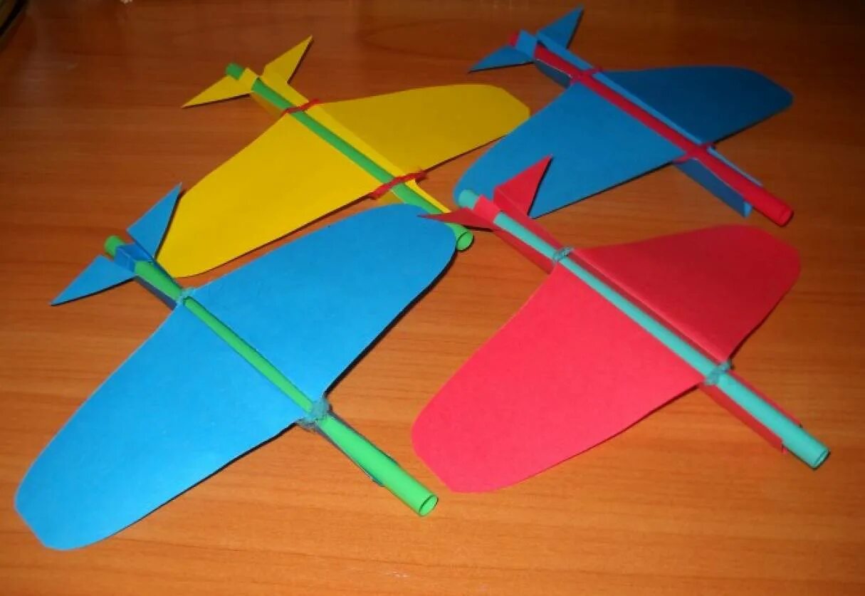 Самолет технология 4 класс. Поделка самолет из бумаги. Самолет из цветного картона. Поделка самолет из картона. Самолет поделка для детей.