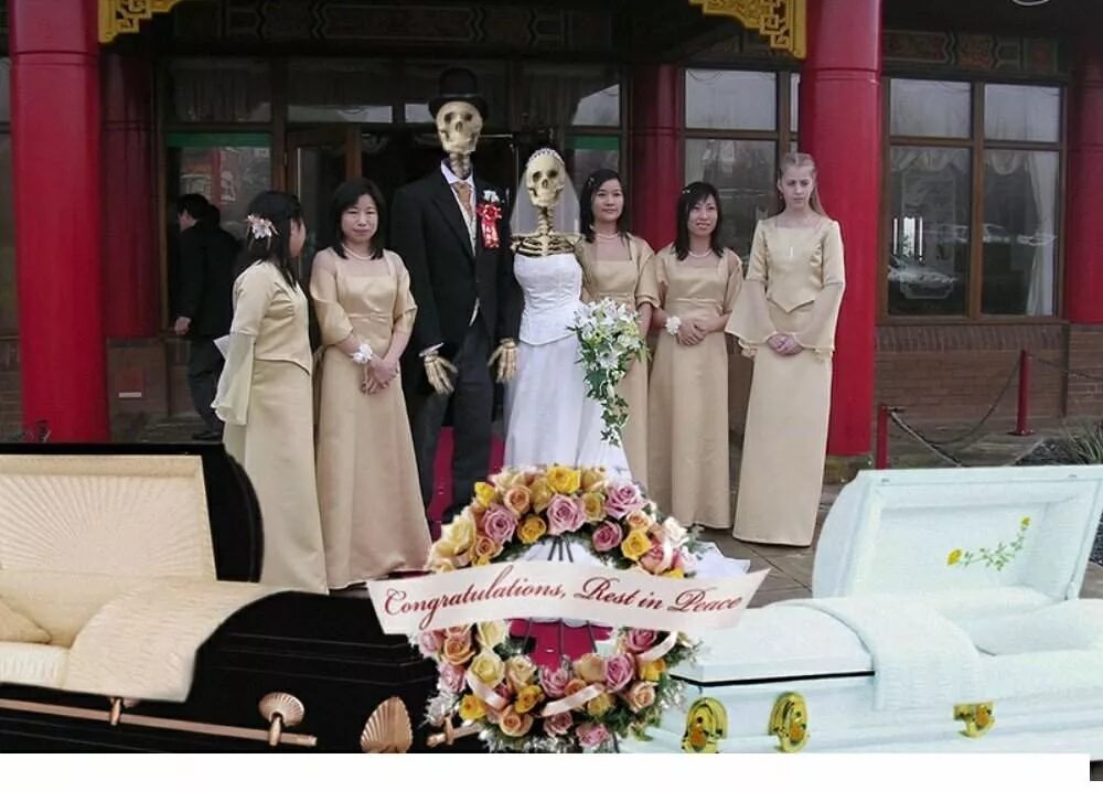 свадьба в китае. посмертный брак. невеста в свадебном платье в гробу. посмертный брак. смерть невесты на свадьбе.