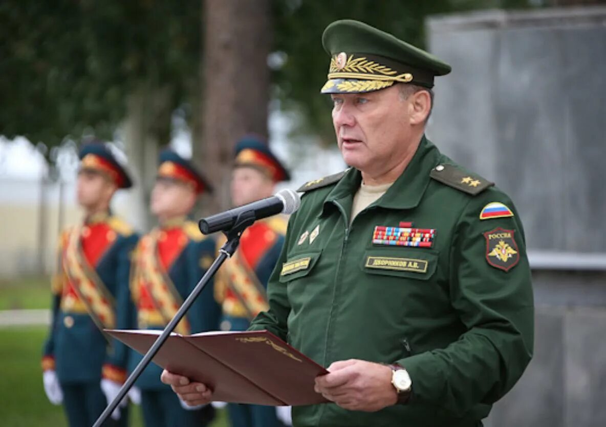 Зам командующего юво. Командующий юво дворников александр владимирович. александр дворников командующий войсками южного военного округа. дворников александр владимирович генерал армии. дворников юво генерал армии.