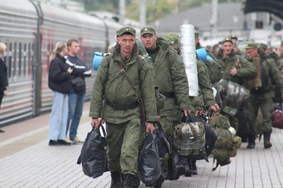 Мобилизация в России. Военная мобилизация. Мобилизация картинки. Мобилизованные военнослужащие. Мобилизация в россии новости последнего часа