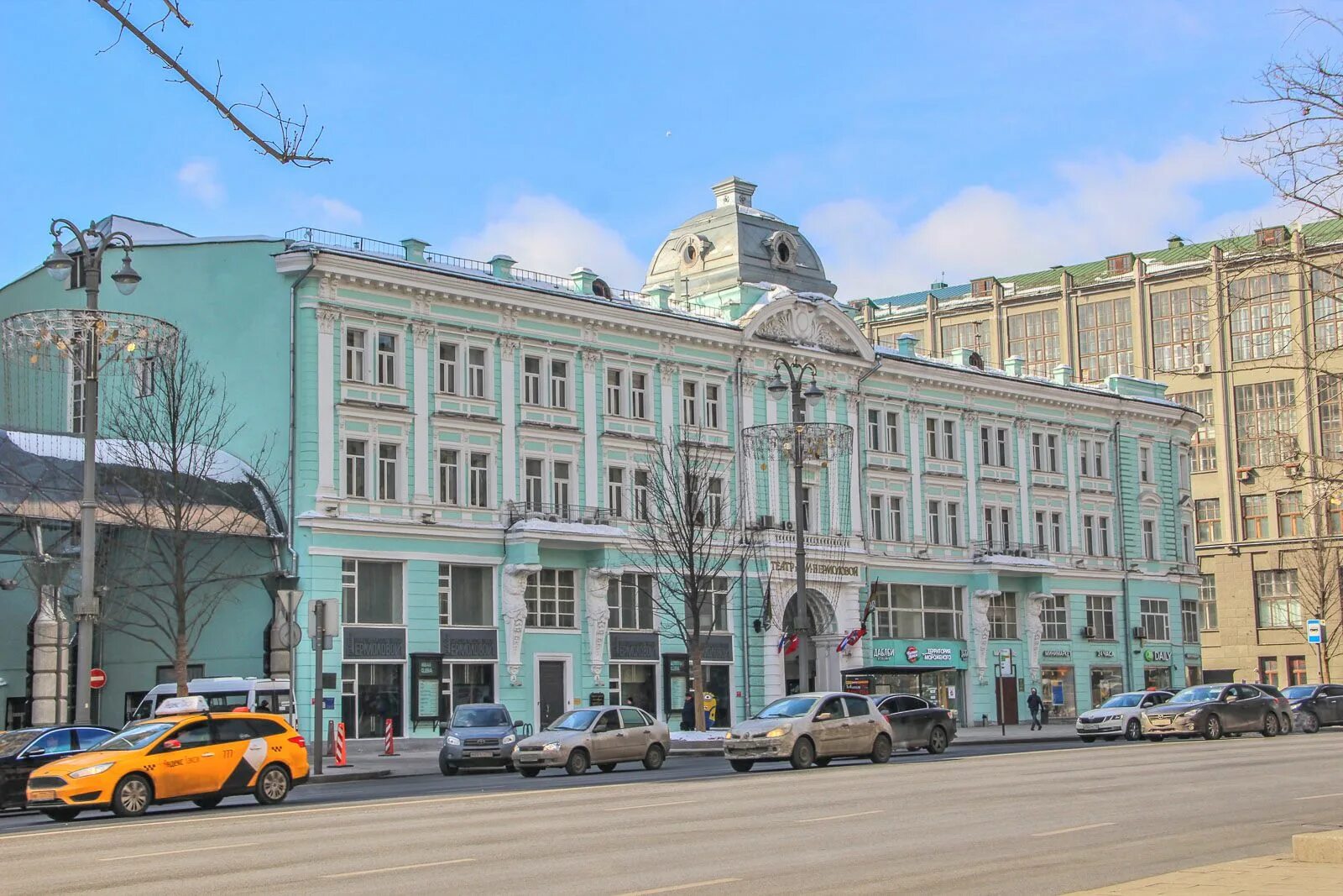 Московский театр имени м н ермоловой. Театр имени Ермоловой Москва. Постниковский Пассаж Тверская улица. Театр драмы Ермоловой. Театр Ермоловой здание.