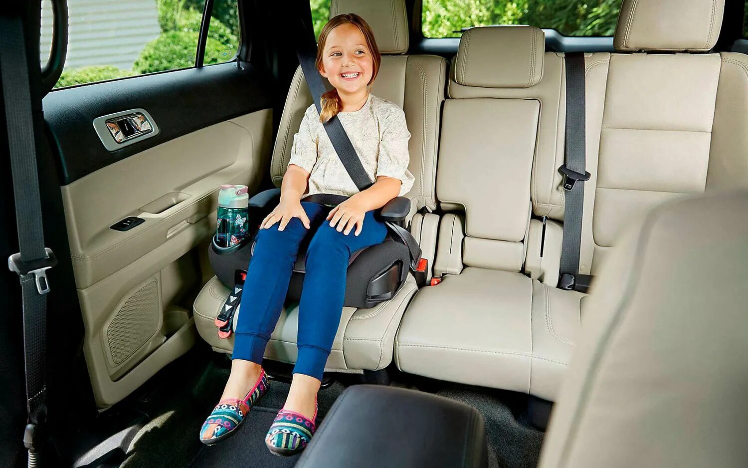 Детский бустер для автомобиля. Детские сиденья в автомобиль. Кресло для детей в машину. Детские сиденья в автомобиль бустер.