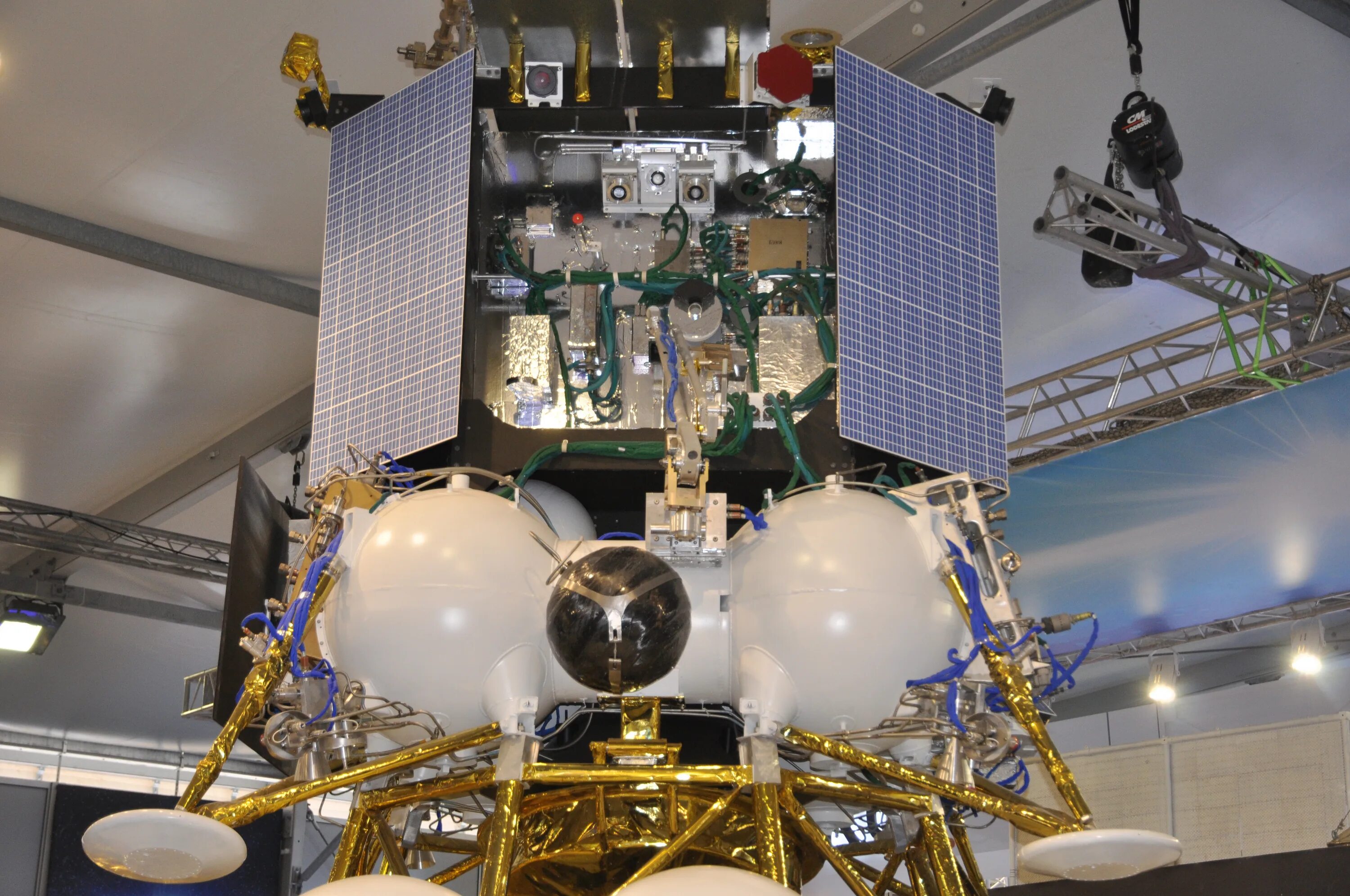 26 апреля луна. НПО Лавочкина Луна 25. АМС «Луна-25». Луна Глоб космический аппарат. Луна-27 автоматическая межпланетная станция.
