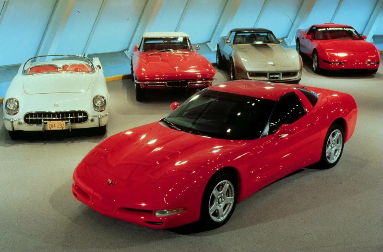 Тег машин. Chevrolet Corvette 5 поколение. Chevrolet Corvette 1997. Chevrolet Corvette 1998. Шевроле Корвет 1 поколения.