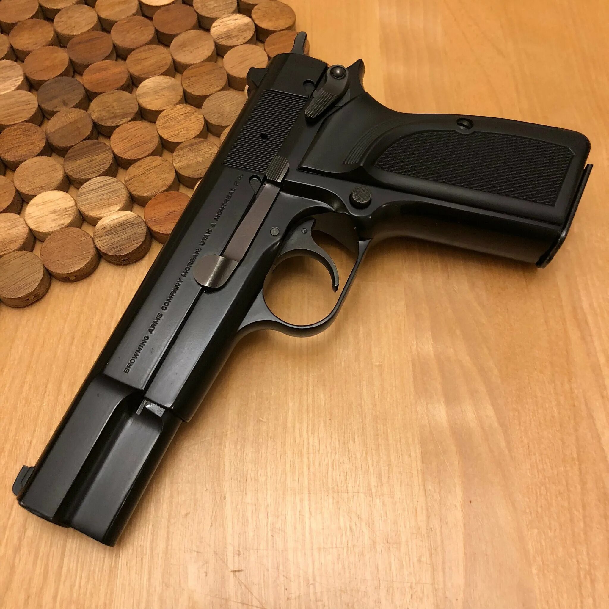 Фото browning. Browning Hi-Power. Браунинг l9a1. Армейский Браунинг л9а1.