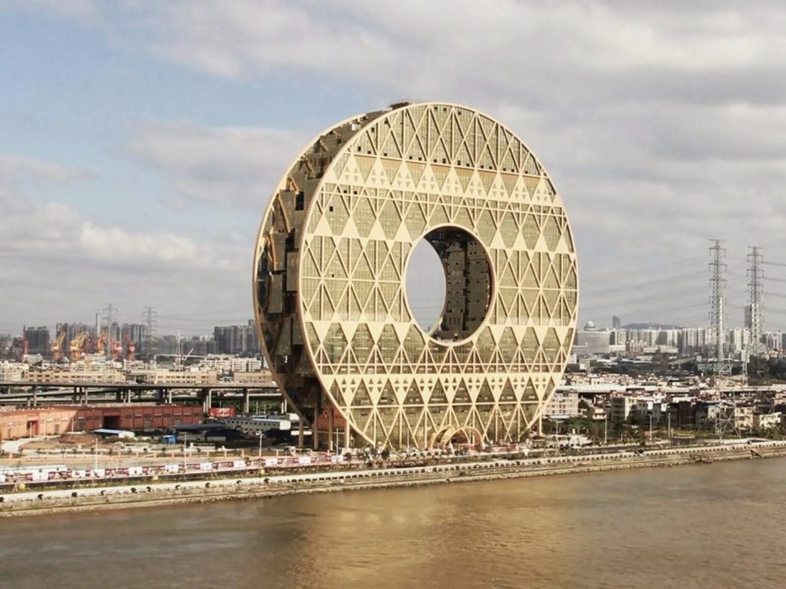 Гуанчжоу-юань. Гуанчжоу круг (Китай). Архитектура Гуанчжоу. Гуанчжоу юань небоскреб. В виде громадного