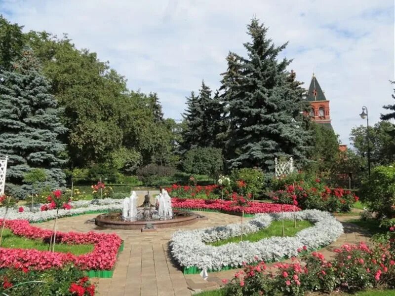 Сады московского кремля. Тайницкий сад в Кремле. Большой Кремлевский сквер Московского Кремля. Тайницкий парк Москва. Тайницкий сад и большой Кремлёвский сквер.