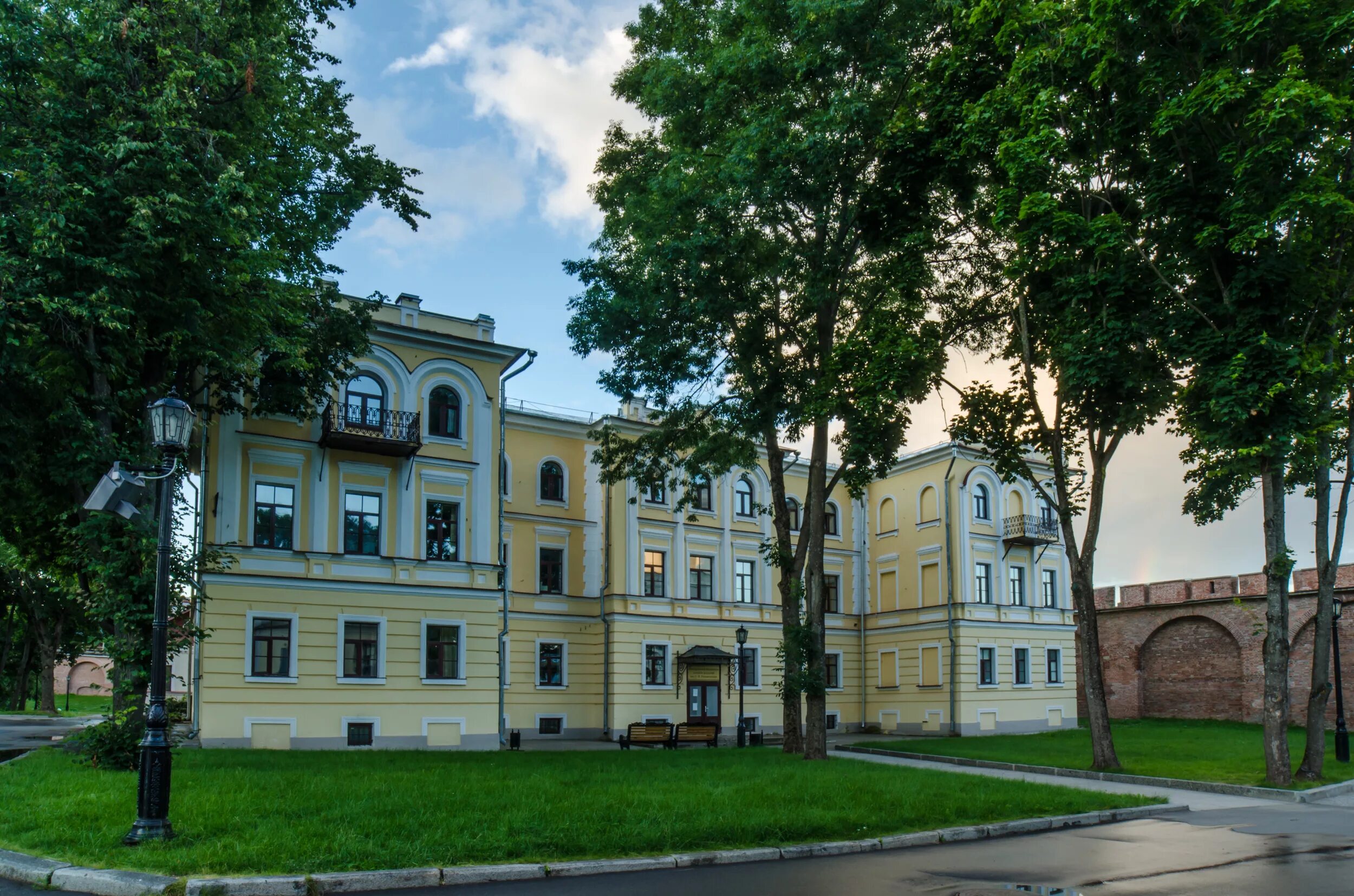 Художественное училище нижний новгород. Театральное училище нижний новгород. Художественный техникум нижний новгород. А. Гимназии 19 века в россии.