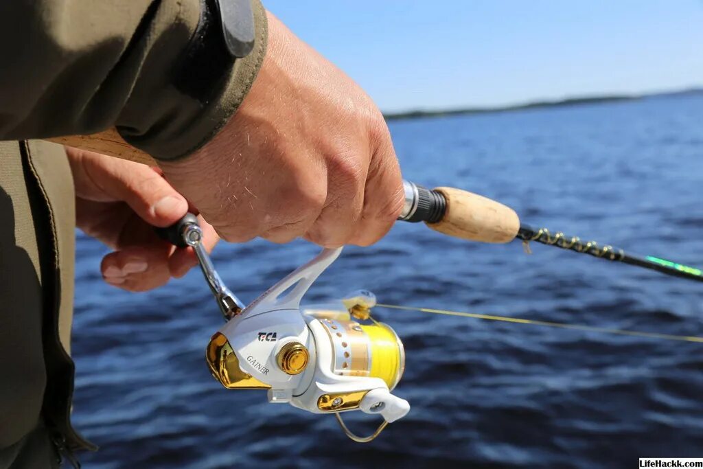 Что значит ловить рыбу. Спиннинг желтый. Спиннинг ультралайт желтый. Pecher. Джерк рыбалка Финляндия.