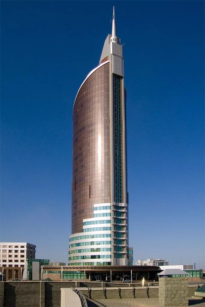 Красивые здания казахстана. Какие здания в казахстане. Khan shatyr в астане, казахстан. Нур султан изумрудный квартал. Какие здания в казахстане.