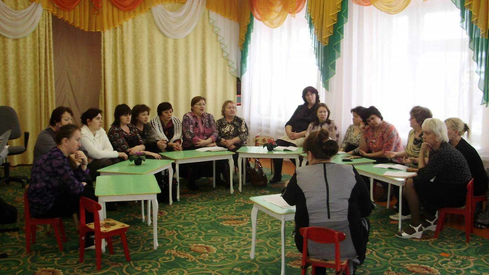 Как проводить собрание в саду. Круглый стол с родителями в детском саду. собрание в детском саду. собрание родителей в детском саду. круглый стол в детском саду.