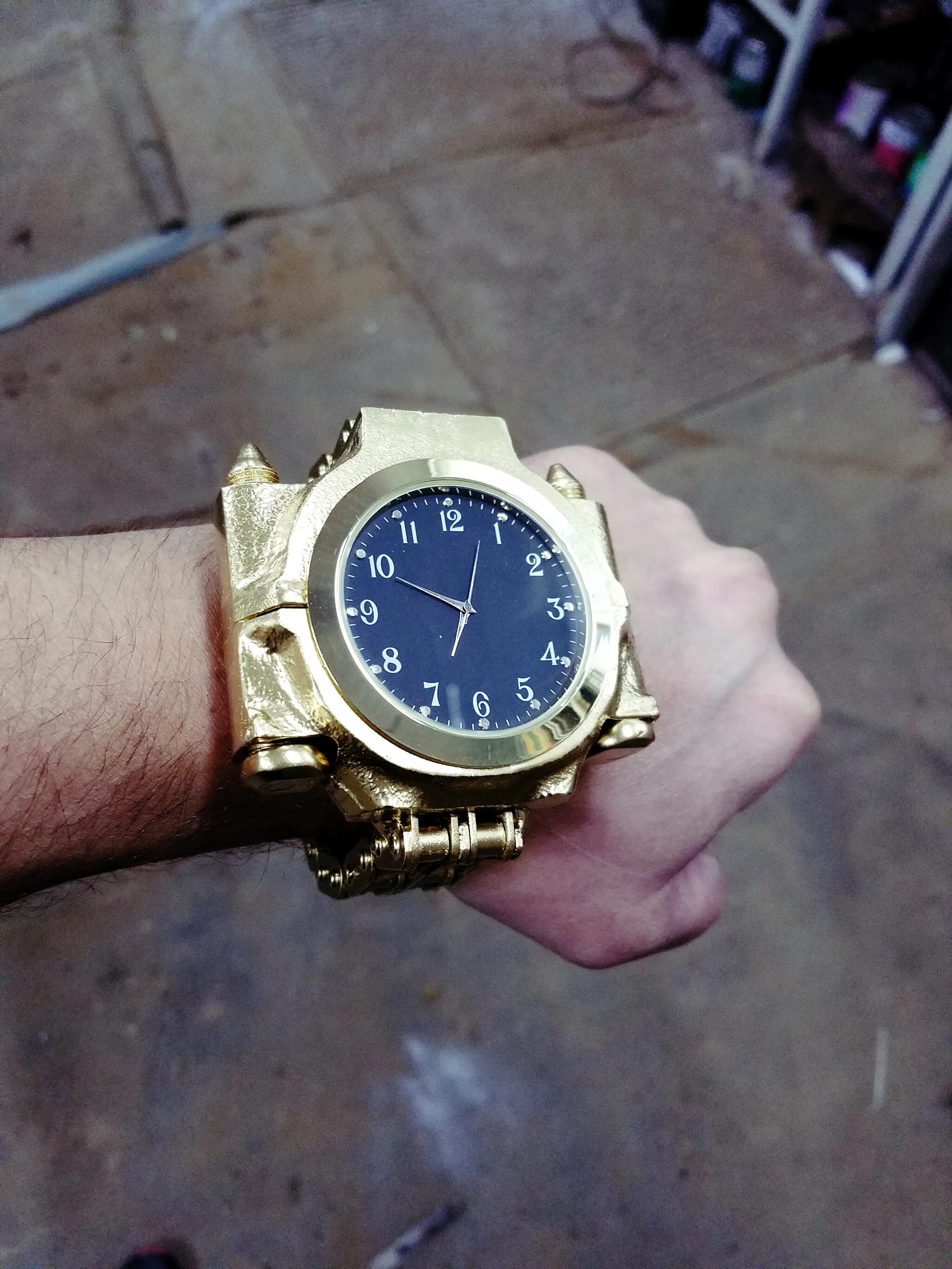 Часы из корзины сцепления. Сварка часов. Сварка часы. Часы в гараж своими руками. Краб для установки корзины сцепления.