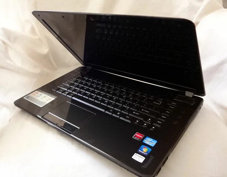 Lenovo y560