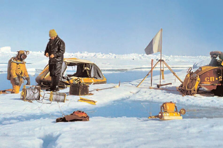 Наша экспедиция задуманная еще зимой носила научный. Российская Полярная Экспедиция Арктика-2007. Полярная дрейфующая станция Северный полюс. Российская Полярная станция в Арктике. Научная Экспедиция в Северном Ледовитом океане.