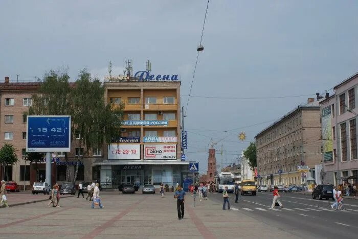 Десна брянск сайт. Гостиница Десна Брянск. Десна просп. Ленина, 39, Брянск. Отель Десна Брянск фото. Гостиница Десна Брянск рядом памятник.