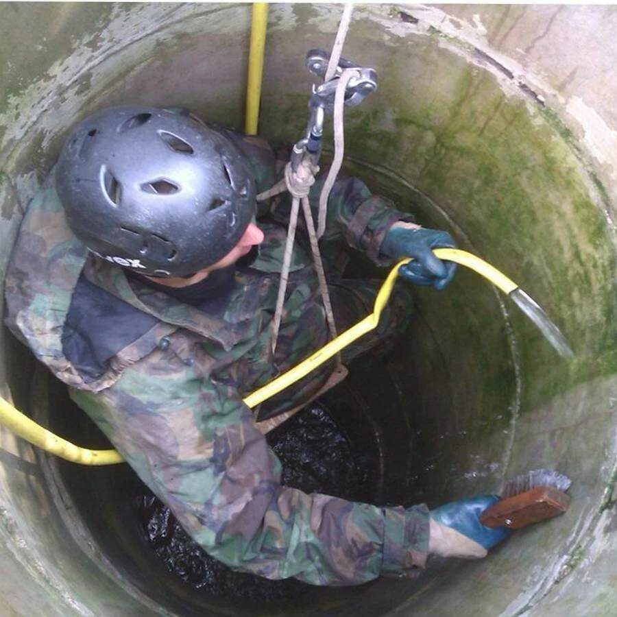 Насадка эрлифт для чистки скважины. Канализационный колодец. Чистка колодца. Самоизлив скважины. Скважина.