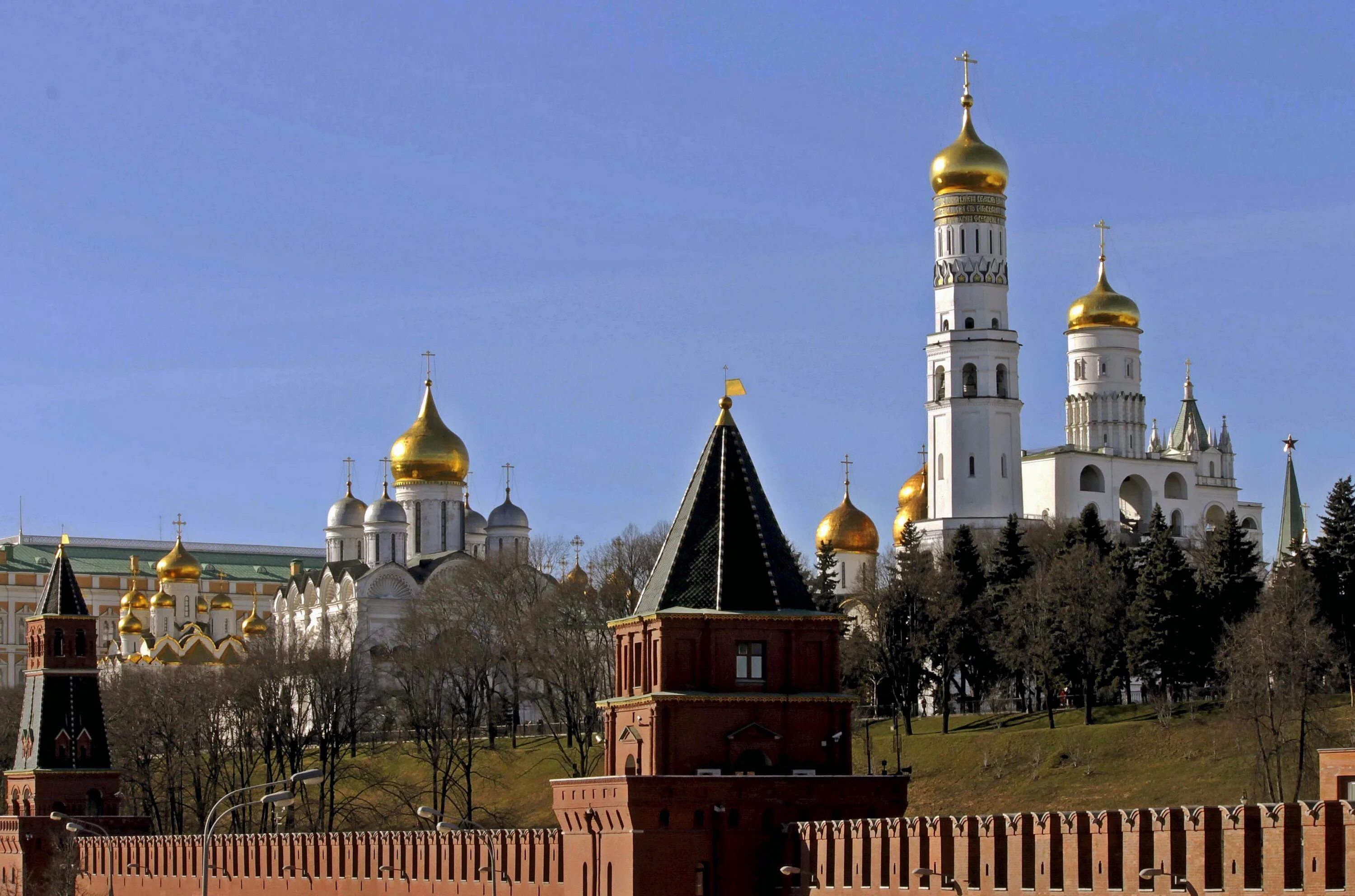 Какая церковь московского кремля. Храмовый комплекс Московского Кремля. Архангельский, Благовещенский и Казанский соборы.