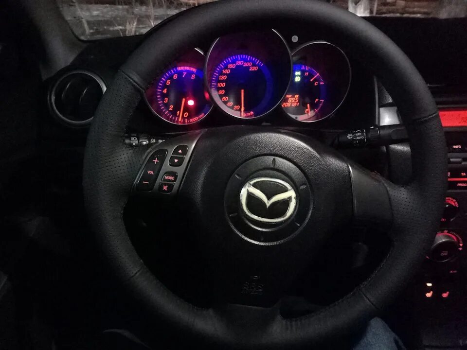 Руль Мазда 3 2007. Mazda 3 2007 год рулевое колесо. Руль Mazda CX-3. Спорт руль Мазда 3 БК. Вибрация мазда 3