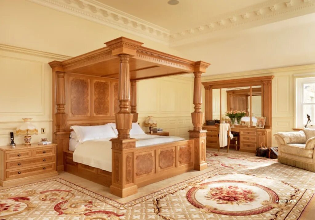 Спальня мебель дерево. Красивая деревянная мебель. Спальня из дерева. Деревянная кровать в классическом стиле. Спальня с деревянной мебелью.