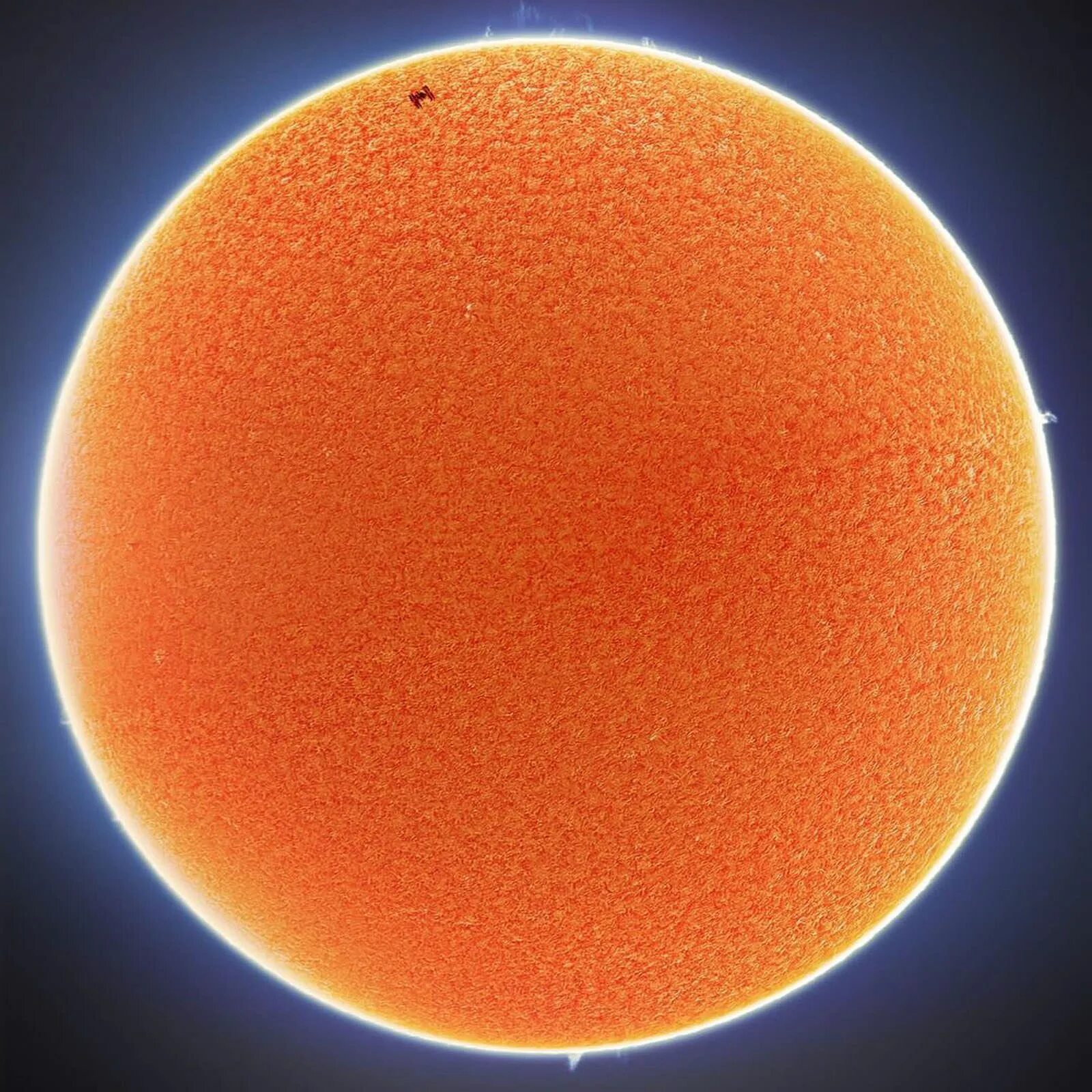 Транзит луна солнце. Эндрю Маккарти фото солнца. Солнце круг. Солнце фото. МКС на фоне солнца.