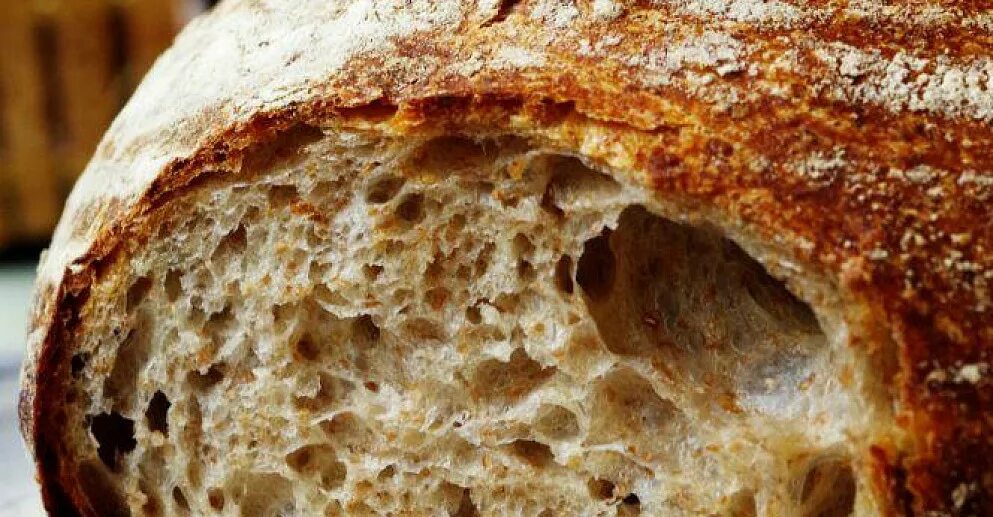 Хлеб на закваске. Вкусный хлеб на закваске. Пшеничный хлеб на закваске. Хлеб на закваске Буханочка.