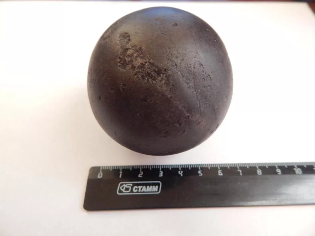 Пушечное ядро. Ядро 8 5 см. Пушечное ядро. Картечь 1812. Ядро чугунное пушечное 53мм.