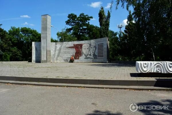 Парк победы в каменске шахтинском. Парк победы каменск шахтинский. Каменск шахтинский парк городской. Каменск шахтинский парк победы на ворошилова. Каменск шахтинский парк победы на ворошилова.
