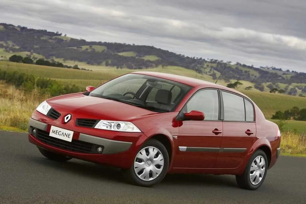 Куплю renault megane 2. Renault Megane 2 седан. Рено Меган седан 2006. Рено Меган 2 седан. Рено Меган 2008 года седан красный.