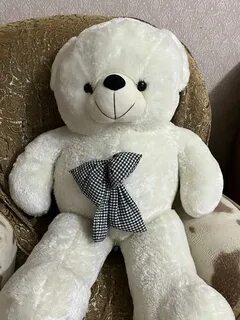 Жігіт үш балапанды тракциялайды